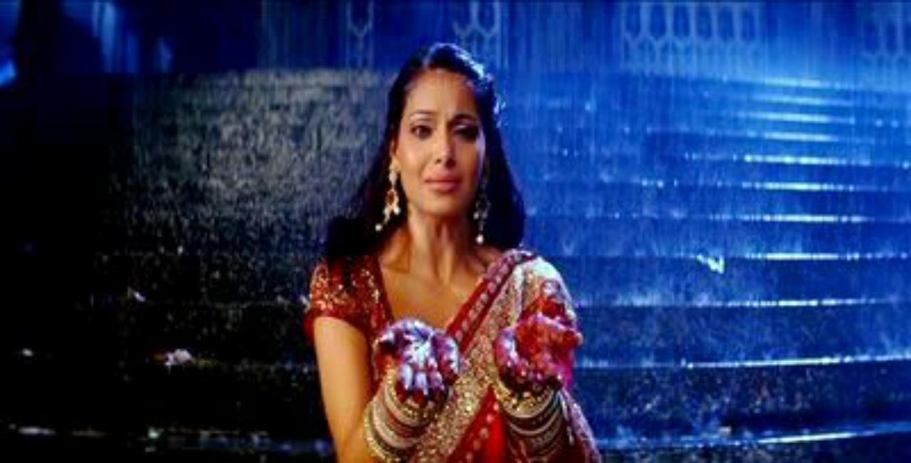 12. Bachna Ae Haseeno
Heartbroken and devastated, Bipasha Basu seeks solace in the rain when her lover, Ranbir Kapoor, fails to show up on their wedding day. In the midst of the pouring rain, she finds a moment of emotional release
